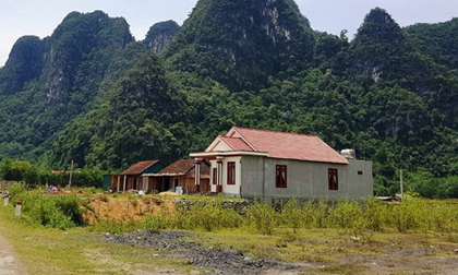 Đứng trước cửa, người phụ nữ bị sét đánh tử vong