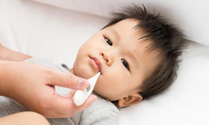 Trẻ bị sốt: 4 trường hợp cha mẹ cần đưa bé đến bệnh viện ngay lập tức