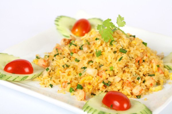 Mẹ không cho trẻ ăn thực phẩm thừa 