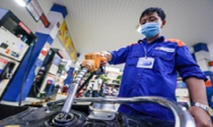 Giá xăng giảm nhẹ