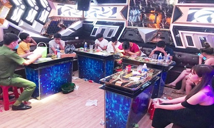 Quảng Nam: Lại phát hiện 10 nam nữ vào quán karaoke chơi ma túy