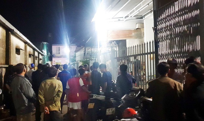Anh đâm chết em ruột rồi khóa trái cửa nhà cố thủ - Ảnh 2. Anh đâm chết em ruột rồi khóa trái cửa nhà cố thủ - Ảnh 2.
