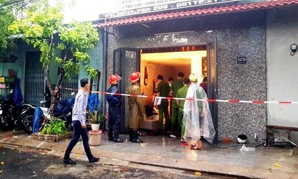 Cháy nhà lúc rạng sáng, hai cha con bỏng nặng