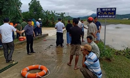 3 thanh niên bị nước cuốn trôi, 1 người tử vong khi đi qua cầu tràn
