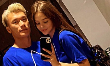 'Tan chảy' khoảnh khắc Bùi Tiến Dũng và bạn gái Tây diện đồ đôi, tình tứ tại nhà riêng