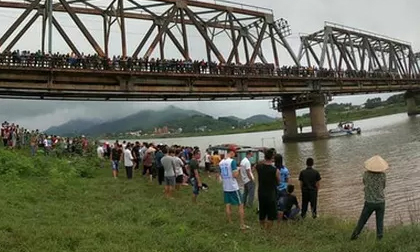 Nam tài xế dũng cảm lao xuống sông cứu cô gái bị ngã, cả 2 người cùng tử vong
