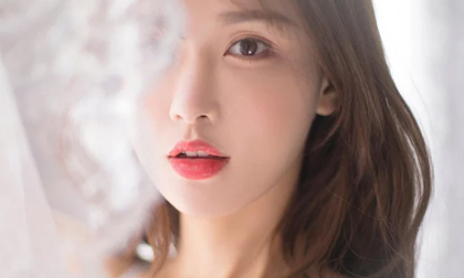Muốn đánh giá đàn ông tốt hay tệ cứ nhìn vào 2 điều này của người phụ nữ đi bên cạnh