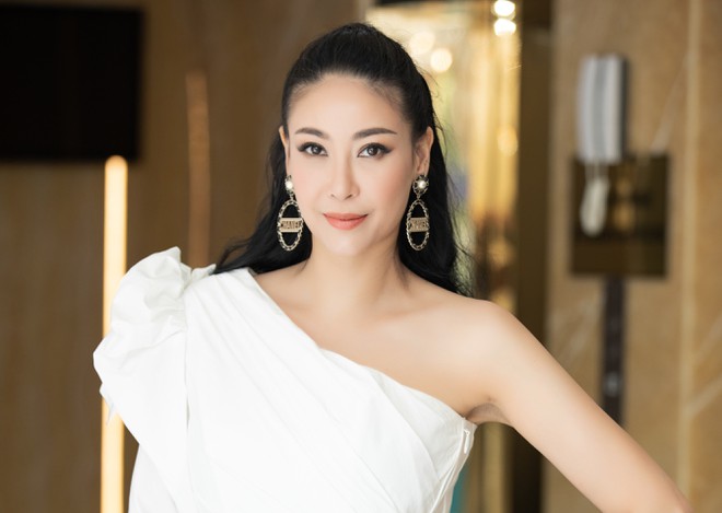 Hà Kiều Anh lần đầu bật mí về mức cát-sê sau khi đăng quang hoa hậu - 2 Hà Kiều Anh lần đầu bật mí về mức cát-sê sau khi đăng quang hoa hậu - 2