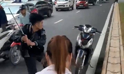 Tạm giữ thanh niên 17 tuổi đập phá xe người can ngăn sau vụ va chạm giao thông