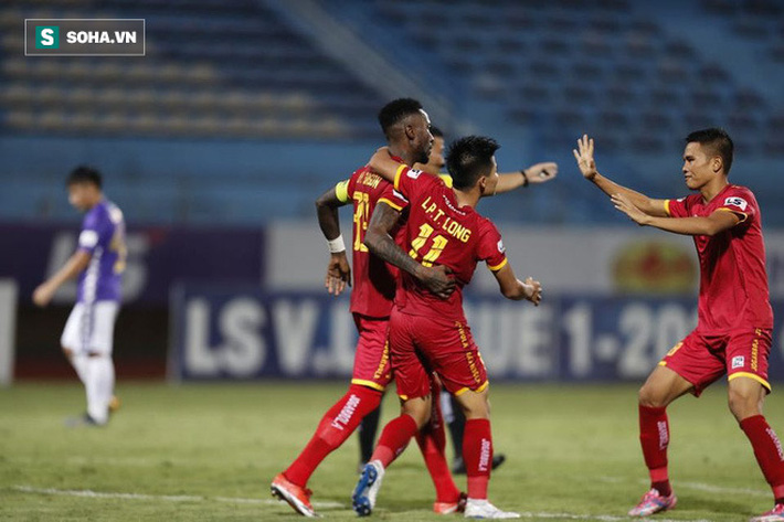 Thế lực của bầu Đệ gây bất ngờ lớn, làm Hà Nội FC “hú hồn” sau cuộc chiến nghẹt thở - Ảnh 2.