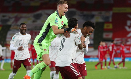 Arsenal lại thắng Liverpool trên chấm luân lưu