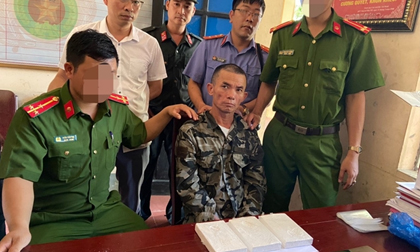 Bắt quả tang đối tượng vận chuyển 3 bánh heroin, 10.000 viên ma túy tổng hợp