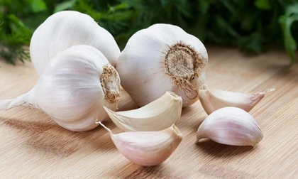 Những thực phẩm ăn cùng tỏi sẽ sinh độc tố, chớ dại dùng thử