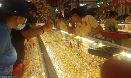 Giá vàng hôm nay 7-10: “Bay hơi” gần 1 triệu đồng/lượng chỉ sau một đêm