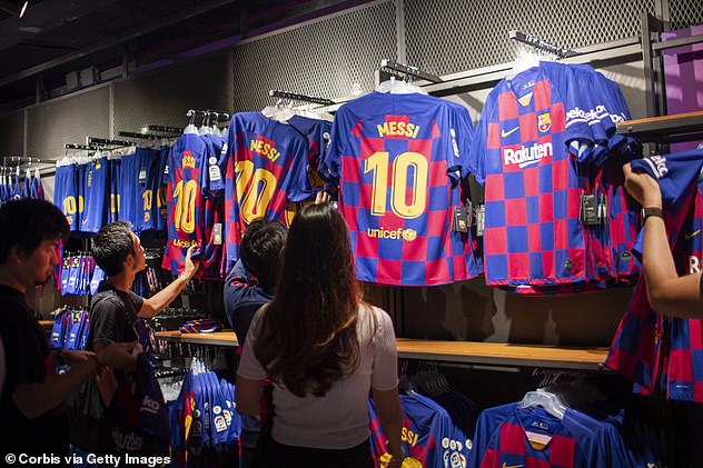 Barcelona lộ khoản nợ 13.000 tỷ, Messi bỗng nhiên có cơ hội phá vỡ hợp đồng, rời khỏi Nou Camp