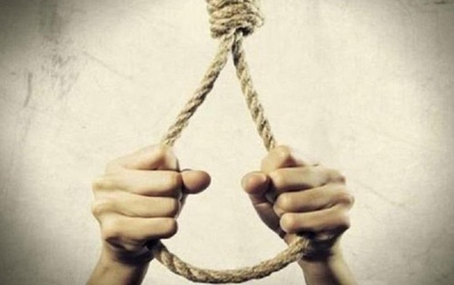 Hà Nội: Người đàn ông tử vong trong tư thế treo cổ, để lại lá thư tuyệt mệnh Hà Nội: Người đàn ông tử vong trong tư thế treo cổ, để lại lá thư tuyệt mệnh