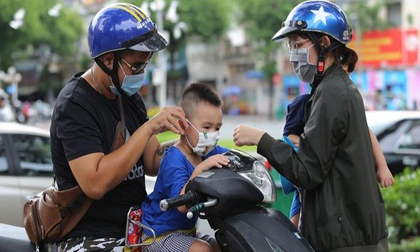 TP HCM yêu cầu người dân tiếp tục đeo khẩu trang khi ra khỏi nhà