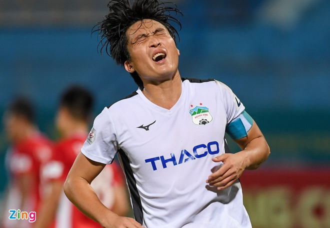 HAGL trở lại mặt đất sau trận thua 1-4