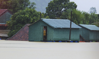 3 áp thấp nhiệt đới dồn dập, mưa lũ miền Trung tiếp diễn 10 ngày tới