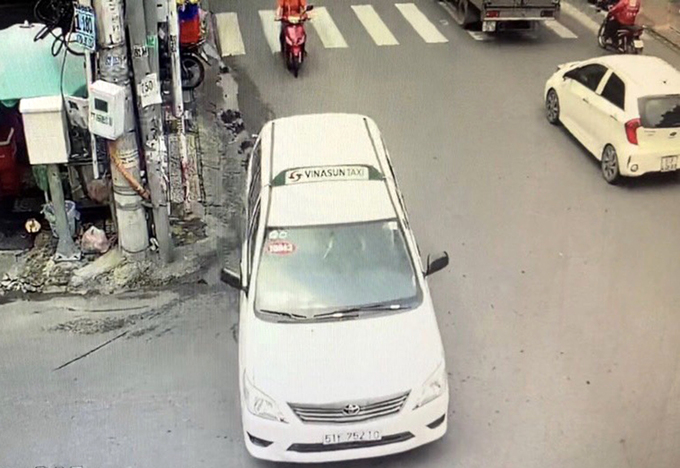 Công an TPHCM thông tin vụ người phụ nữ cướp hơn 2 tỷ đồng tại chi nhánh Ngân hàng Techcombank ở Tân Phú - 1