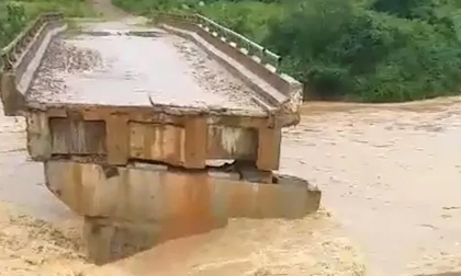Lũ cuốn làm 1 trung úy biên phòng và 1 sinh viên tử vong