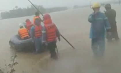 Tìm thấy thi thể nữ sản phụ bị lũ cuốn thương tâm trên đường đi sinh