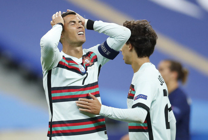 Ronaldo mắc Covid-19: Lộ nguy cơ lây nhiễm hàng loạt Ronaldo mắc Covid-19: Lộ nguy cơ lây nhiễm hàng loạt