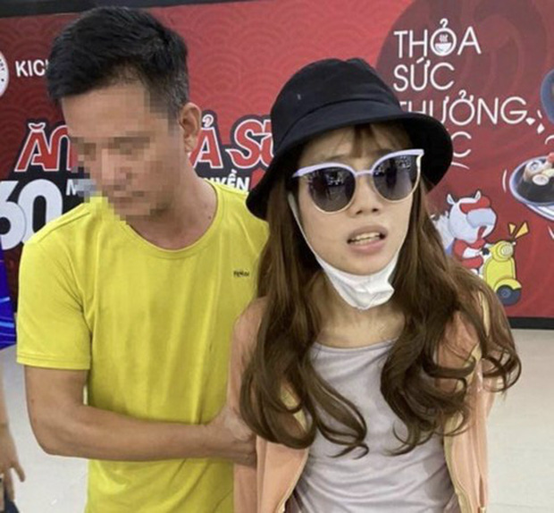 'Nữ quái' cướp ngân hàng ở TP.HCM bị bắt khi đang mua kim cương trong trung tâm thương mại 'Nữ quái' cướp ngân hàng ở TP.HCM bị bắt khi đang mua kim cương trong trung tâm thương mại