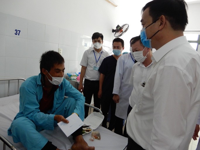 Vụ tai nạn kinh hoàng ở đường tránh Nam Hải Vân: Do tài xế xe khách vượt ẩu - Ảnh 1. Vụ tai nạn kinh hoàng ở đường tránh Nam Hải Vân: Do tài xế xe khách vượt ẩu - Ảnh 1.