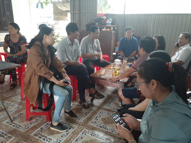 Sạt lở thủy điện Rào Trăng 3: Bố lặng lẽ xem lại tin nhắn cuối cùng của con Sạt lở thủy điện Rào Trăng 3: Bố lặng lẽ xem lại tin nhắn cuối cùng của con