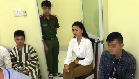 Nữ lãnh đạo Alibaba từng dạy bán dự án ma như nào? - 1
