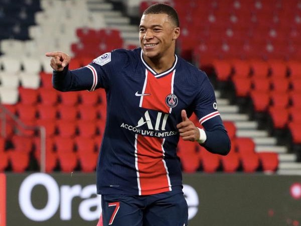 Mbappe rực sáng với cú đúp, PSG lên đầu bảng Ligue 1
