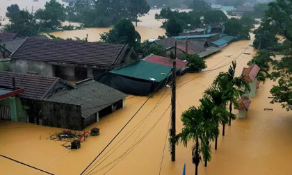 Quảng Trị: Mưa như trút nước, nhiều thủy điện ở miền núi vượt tràn từ 3 - 4 m