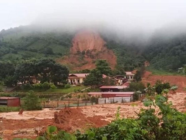 Sạt lở đất, vùi lấp hơn 20 cán bộ, chiến sĩ của sư đoàn 337