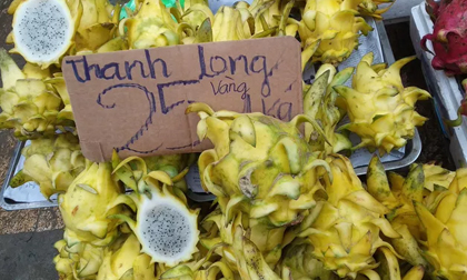 Đặc sản thanh long vàng đổ “ra đường”, chỉ 25.000 đồng/kg