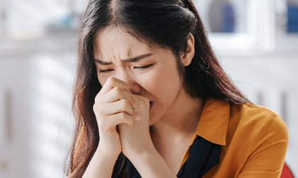 Hòa Minzy van nài vì bị ném đá vỡ kính ô tô trong lúc đưa sản phụ đi cấp cứu ở Hà Tĩnh