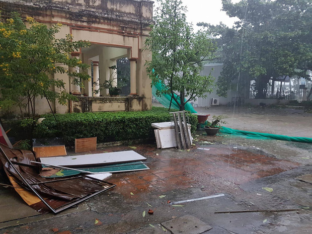 Bão số 9 năm nay được dự báo mạnh tương đương bão Damrey trong lịch sử, vậy bão Damrey từng có sức tàn phá kinh hoàng thế nào? - 3 Bão số 9 năm nay được dự báo mạnh tương đương bão Damrey trong lịch sử, vậy bão Damrey từng có sức tàn phá kinh hoàng thế nào? - 3