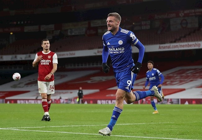 Vardy lập đại công, Leicester đánh sập pháo đài Emirates của Arsenal - 1
