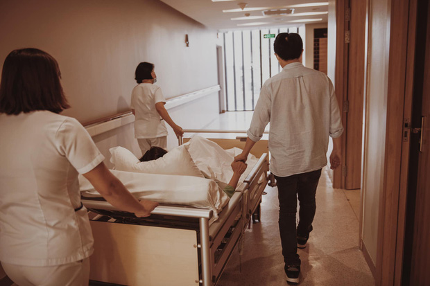 Đông Nhi tung trọn khoảnh khắc sinh nở bên Ông Cao Thắng, viết tâm thư hé lộ điều hối tiếc không thể thực hiện khi con chào đời! - 2 Đông Nhi tung trọn khoảnh khắc sinh nở bên Ông Cao Thắng, viết tâm thư hé lộ điều hối tiếc không thể thực hiện khi con chào đời! - 2