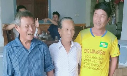 Anh thợ hồ cứu 3 người bị lật thuyền giữa dòng nước xiết