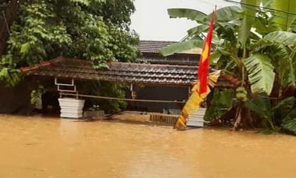 Nghệ An: Hai học sinh cấp 2 tử vong thương tâm vì mưa lũ
