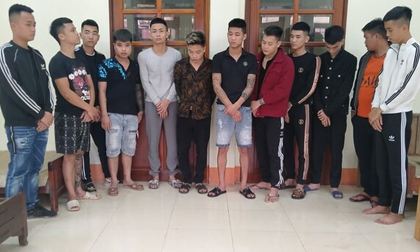 Mâu thuẫn trong việc chăn dắt gái phục vụ quán karaoke, hai nhóm đối tượng mang theo dao phớ hỗn chiến