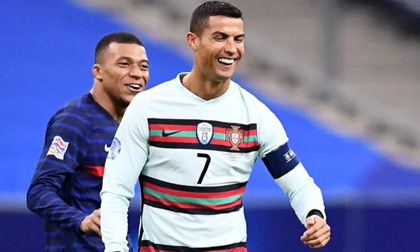 Vượt Messi, Ronaldo sắp đi vào lịch sử bóng đá thế giới