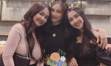 Nhã Phương lâu lắm mới diện croptop hở nhưng gây tò mò khi dùng icon giấu tiệt vòng 2