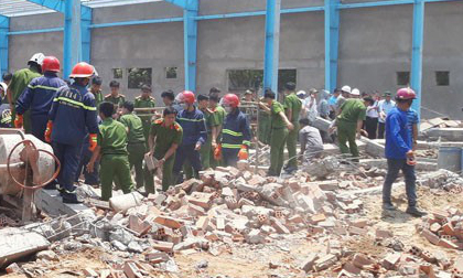 Vụ sập tường làm 7 người chết ở Vĩnh Long: Khởi tố thêm 3 cán bộ