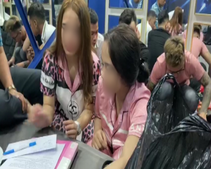Gần 20 nam thanh nữ tú tụ tập bay lắc ma túy trong nhà nghỉ