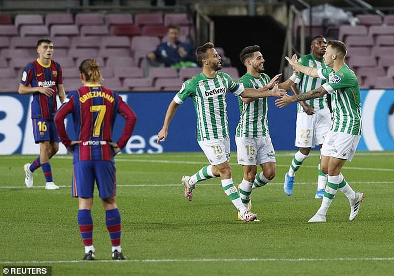 Griezmann vô duyên lạ, Messi vào sân giải cứu Barcelona - 8