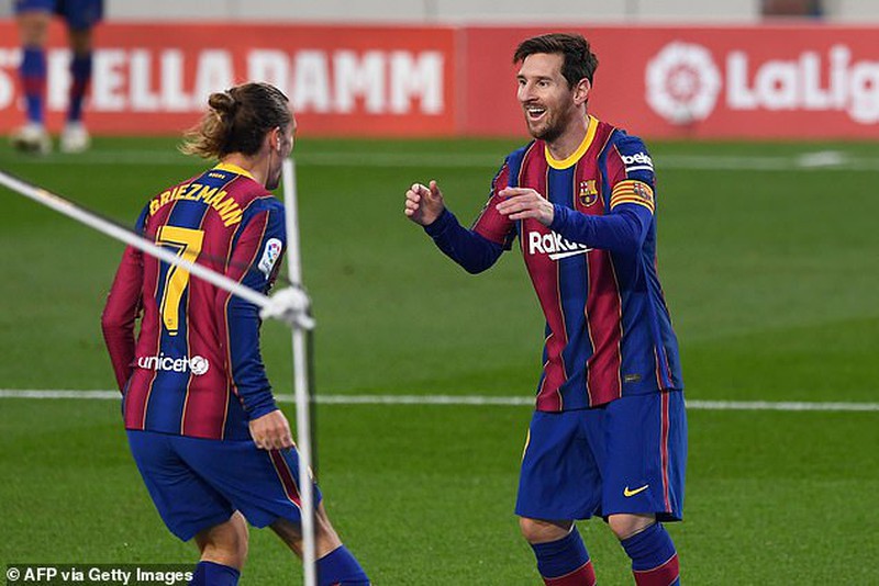 Griezmann vô duyên lạ, Messi vào sân giải cứu Barcelona - 11