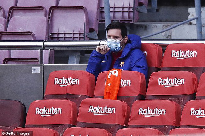 Griezmann vô duyên lạ, Messi vào sân giải cứu Barcelona
