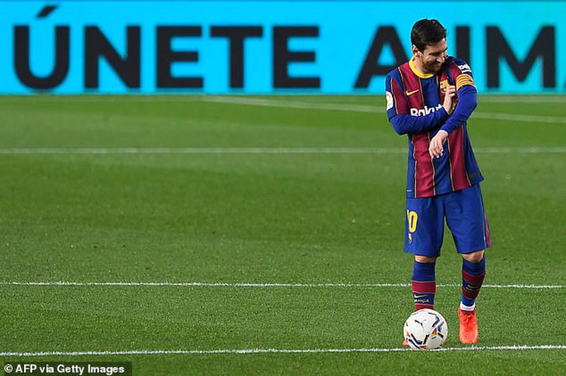 Griezmann vô duyên lạ, Messi vào sân giải cứu Barcelona - 7